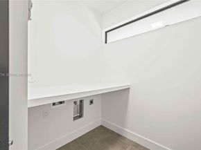 326 NW 40th St, Miami FL 33127