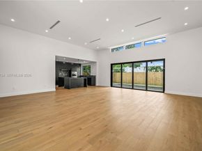 326 NW 40th St, Miami FL 33127