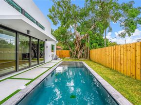 326 NW 40th St, Miami FL 33127