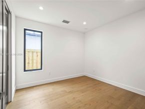 326 NW 40th St, Miami FL 33127