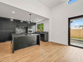 326 NW 40th St, Miami FL 33127