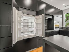 326 NW 40th St, Miami FL 33127