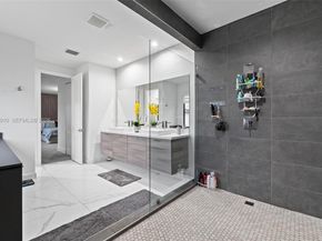 8086 NW 47th Ter, Doral FL 33166