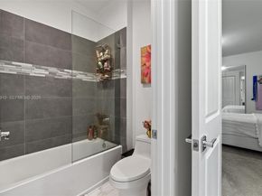 8086 NW 47th Ter, Doral FL 33166