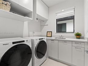 8086 NW 47th Ter, Doral FL 33166