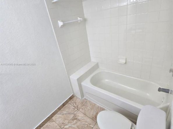 2028 NE 167th St 3155, North Miami Beach FL 33162