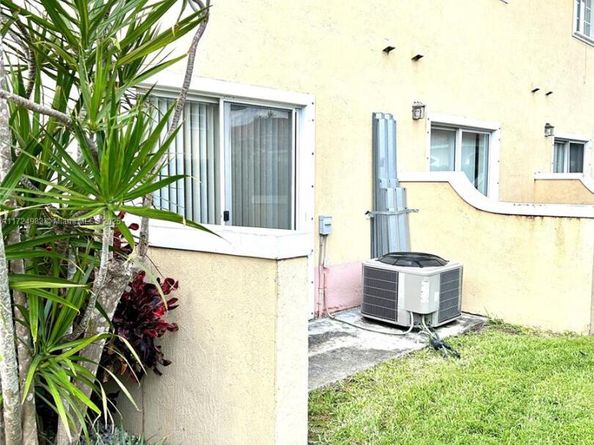 2028 NE 167th St 3155, North Miami Beach FL 33162