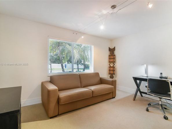 20701 NE 21st Ct, Miami FL 33179