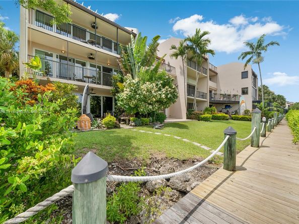 6100 Paradise Point Dr 6100, Palmetto Bay FL 33157