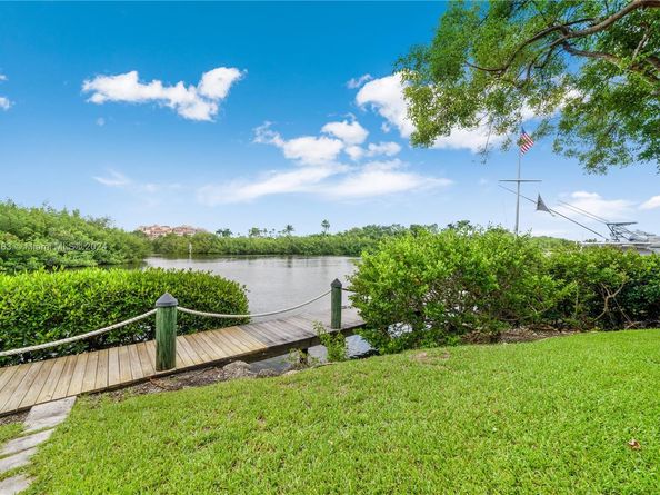 6100 Paradise Point Dr 6100, Palmetto Bay FL 33157