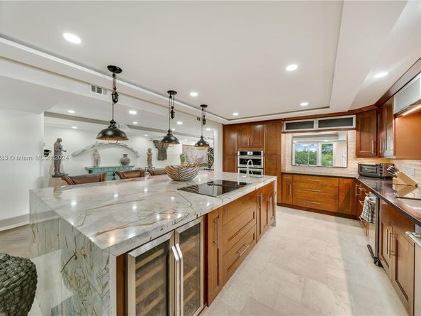 6100 Paradise Point Dr 6100, Palmetto Bay FL 33157
