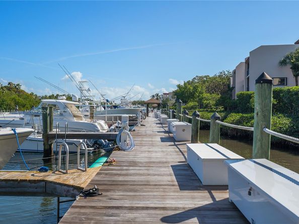 6100 Paradise Point Dr 6100, Palmetto Bay FL 33157