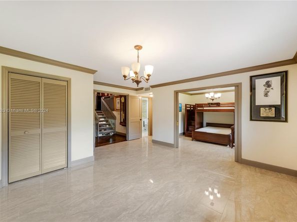 6100 Paradise Point Dr 6100, Palmetto Bay FL 33157