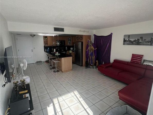 5050 NW 7th St 720, Miami FL 33126