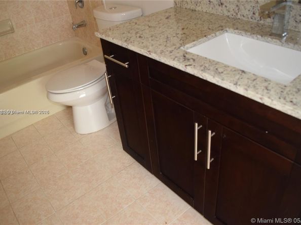 17720 NW 73rd Ave 105, Hialeah FL 33015