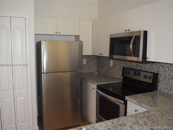 17720 NW 73rd Ave 105, Hialeah FL 33015