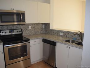 17720 NW 73rd Ave 105, Hialeah FL 33015