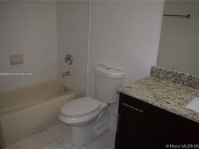 17720 NW 73rd Ave 105, Hialeah FL 33015