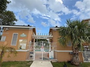 17720 NW 73rd Ave 105, Hialeah FL 33015
