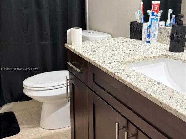 17720 NW 73rd Ave 105, Hialeah FL 33015