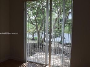 17720 NW 73rd Ave 105, Hialeah FL 33015