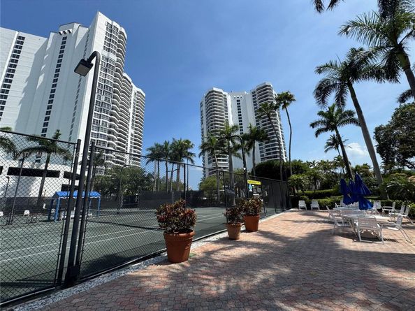 3530 Mystic Pointe Dr 601, Aventura FL 33180