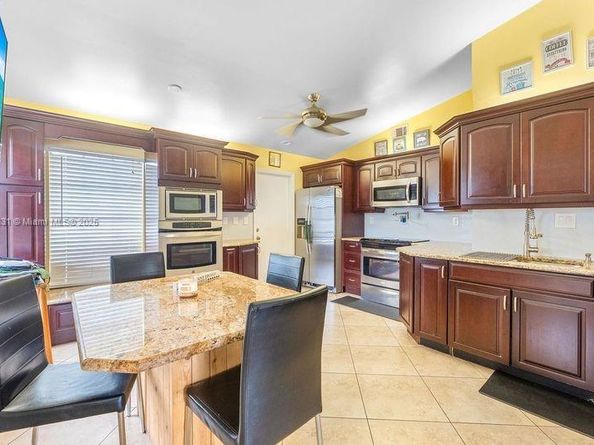 550 Auburn Way, Davie FL 33325
