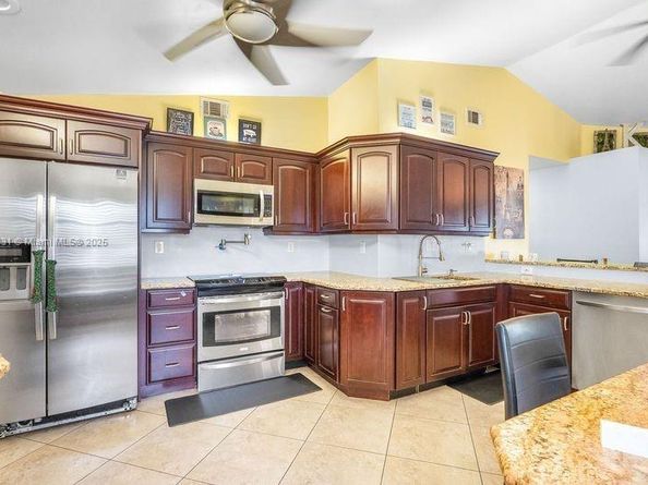 550 Auburn Way, Davie FL 33325