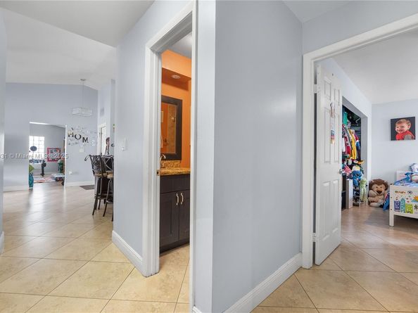 550 Auburn Way, Davie FL 33325