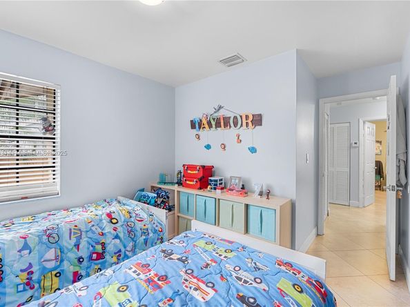 550 Auburn Way, Davie FL 33325