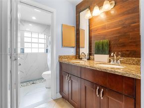 550 Auburn Way, Davie FL 33325