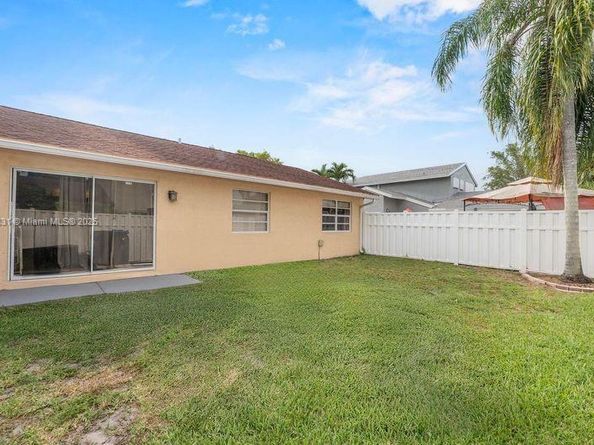 550 Auburn Way, Davie FL 33325