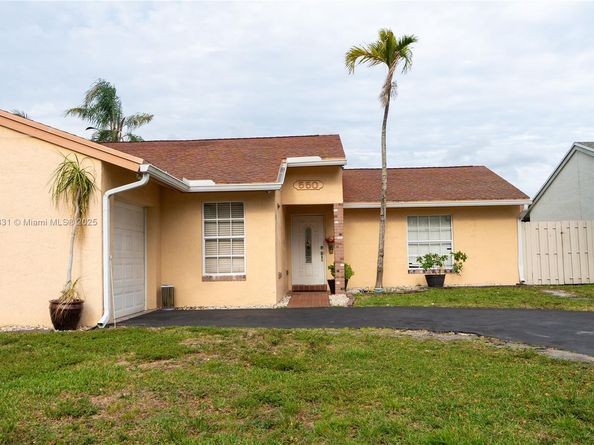 550 Auburn Way, Davie FL 33325