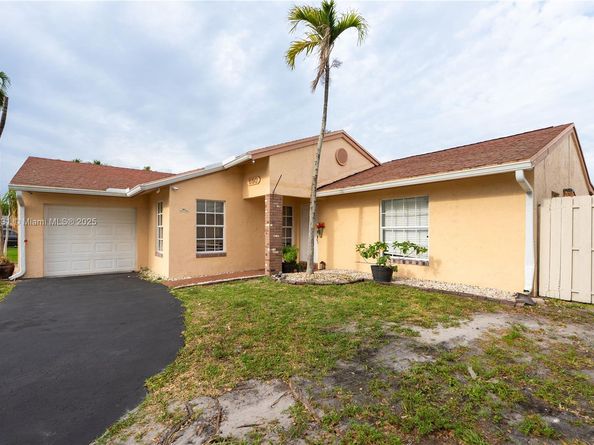 550 Auburn Way, Davie FL 33325