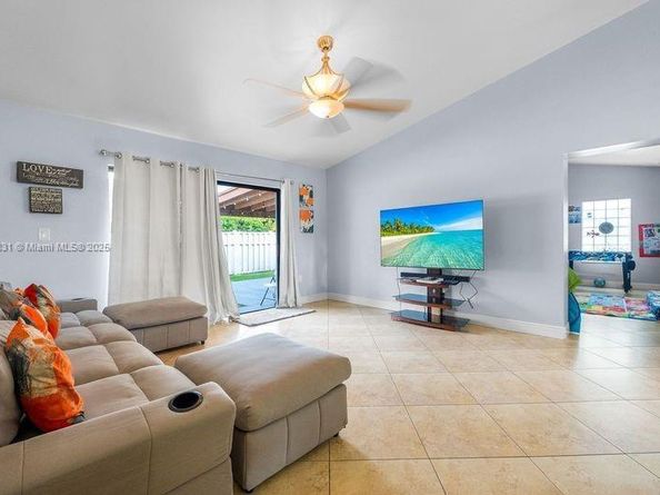 550 Auburn Way, Davie FL 33325