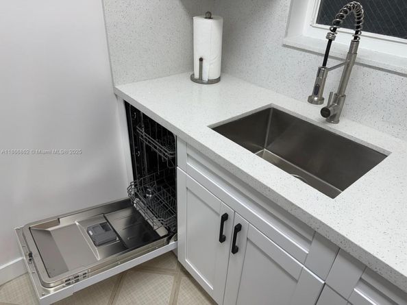 160 SW 30th Ave 109A, Miami FL 33135