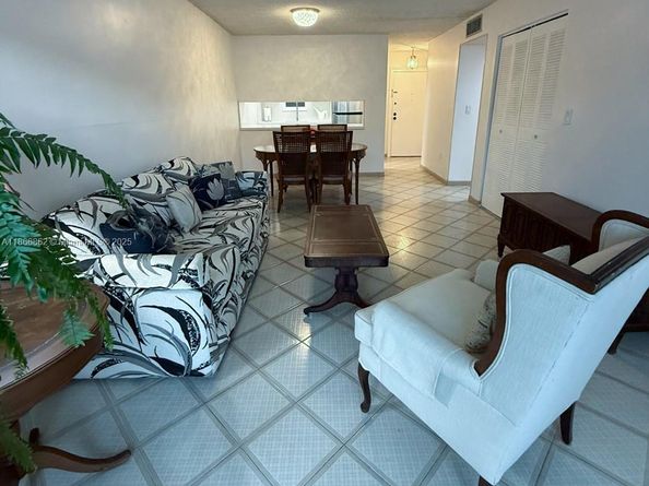 160 SW 30th Ave 109A, Miami FL 33135