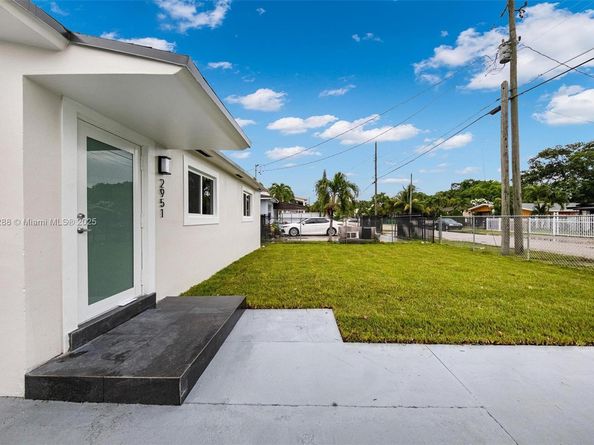 2951 NW 47th St, Miami FL 33142