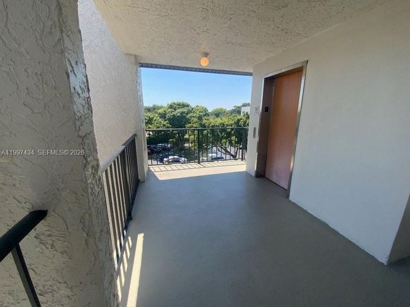 9311 Orange Grove Dr 405, Davie FL 33324