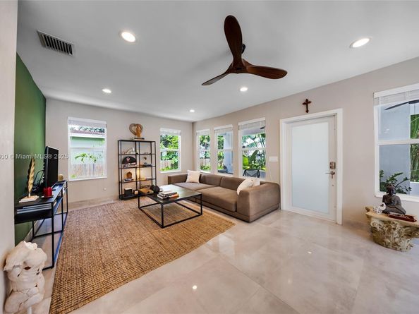 120 NW 49th St, Miami FL 33127