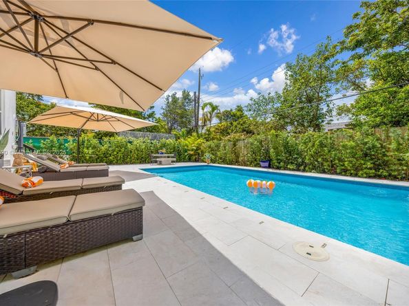 120 NW 49th St, Miami FL 33127
