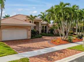 392 Coconut Cir, Weston FL 33326