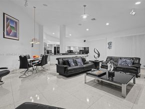 392 Coconut Cir, Weston FL 33326