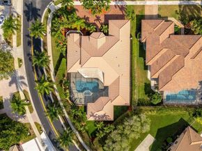 392 Coconut Cir, Weston FL 33326
