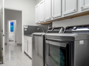 392 Coconut Cir, Weston FL 33326