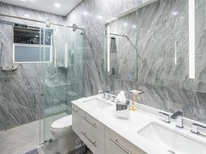 392 Coconut Cir, Weston FL 33326