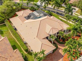 392 Coconut Cir, Weston FL 33326