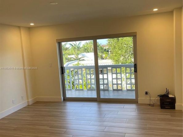 1831 NE 38th St 403, Oakland Park FL 33308