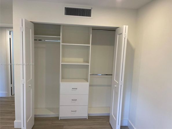 1831 NE 38th St 403, Oakland Park FL 33308