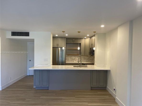 1831 NE 38th St 403, Oakland Park FL 33308